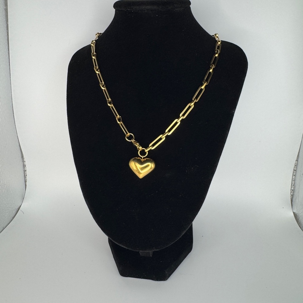 Gold Heart Pendant Chain Necklace - Women's Jewelry